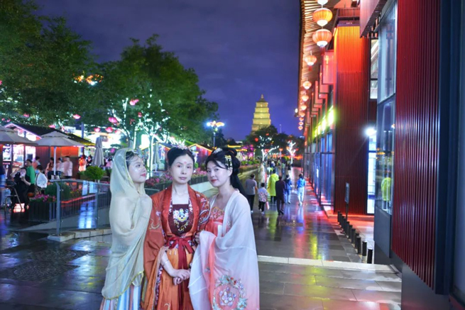 Xiangyi Staff Gathered In The Ancient Capital Xi'An To Experience The Thousand-Year History And Culture Journey.