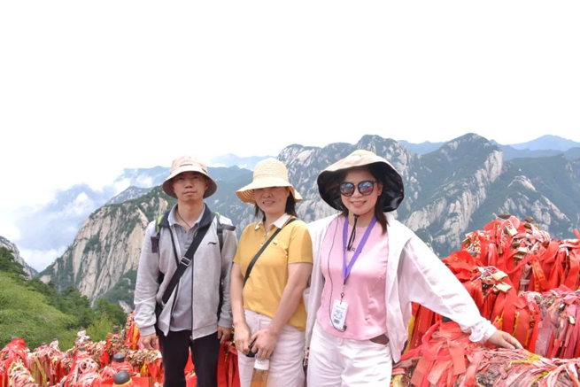 Xiangyi Staff Gathered In The Ancient Capital Xi'An To Experience The Thousand-Year History And Culture Journey.